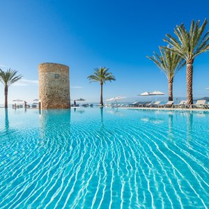 Infinity pool