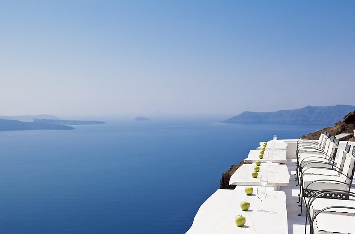 Santorini: 48 Hour Guide To Stunning Hotels, Food & Secret Beaches