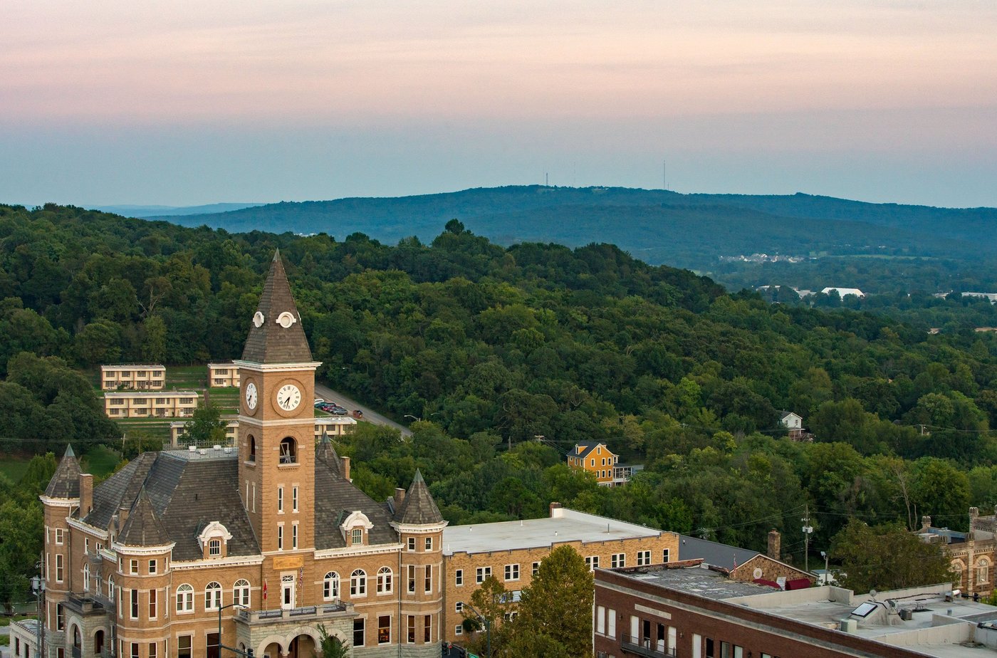 GRADUATE FAYETTEVILLE $78 ($̶1̶3̶1̶) - Updated 2023 Prices & Hotel ...