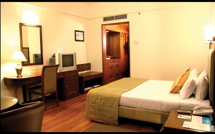 Luxury Rooms and Signature Suites - THE Park Chennai