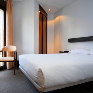 794198 Guest Room