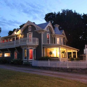 Inn Outside Nightsmall