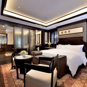 Specialty Suite King Bed