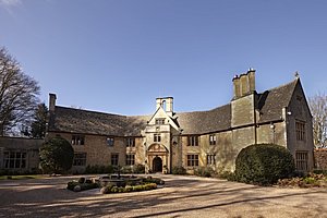Foxhill Manor in Broadway