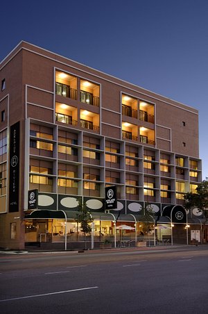 Adelaide Riviera Hotel in Adelaide