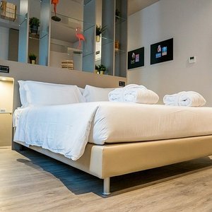 571066 Guest Room
