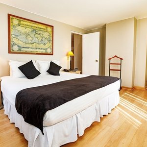 494713 Guest Room