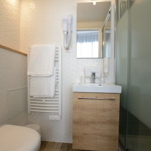 Bathroom2
