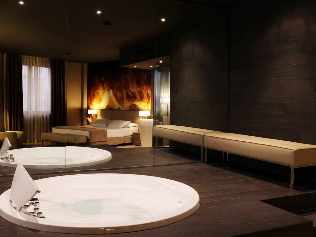 Crowne Plaza Rome St. Peter's Hotel Spa: A Luxurious Escape via Aurelia Antica 415