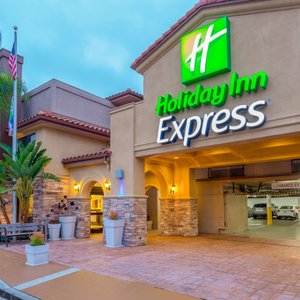 Welcome to the Holiday Inn Express SeaWorld Area! 