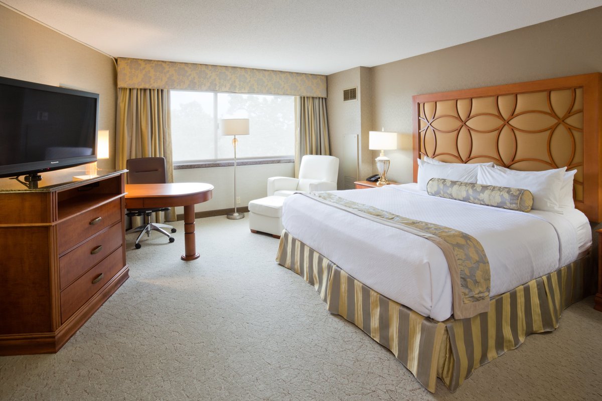 Crowne Plaza Minneapolis West An Ihg Hotel Rooms Pictures And Reviews