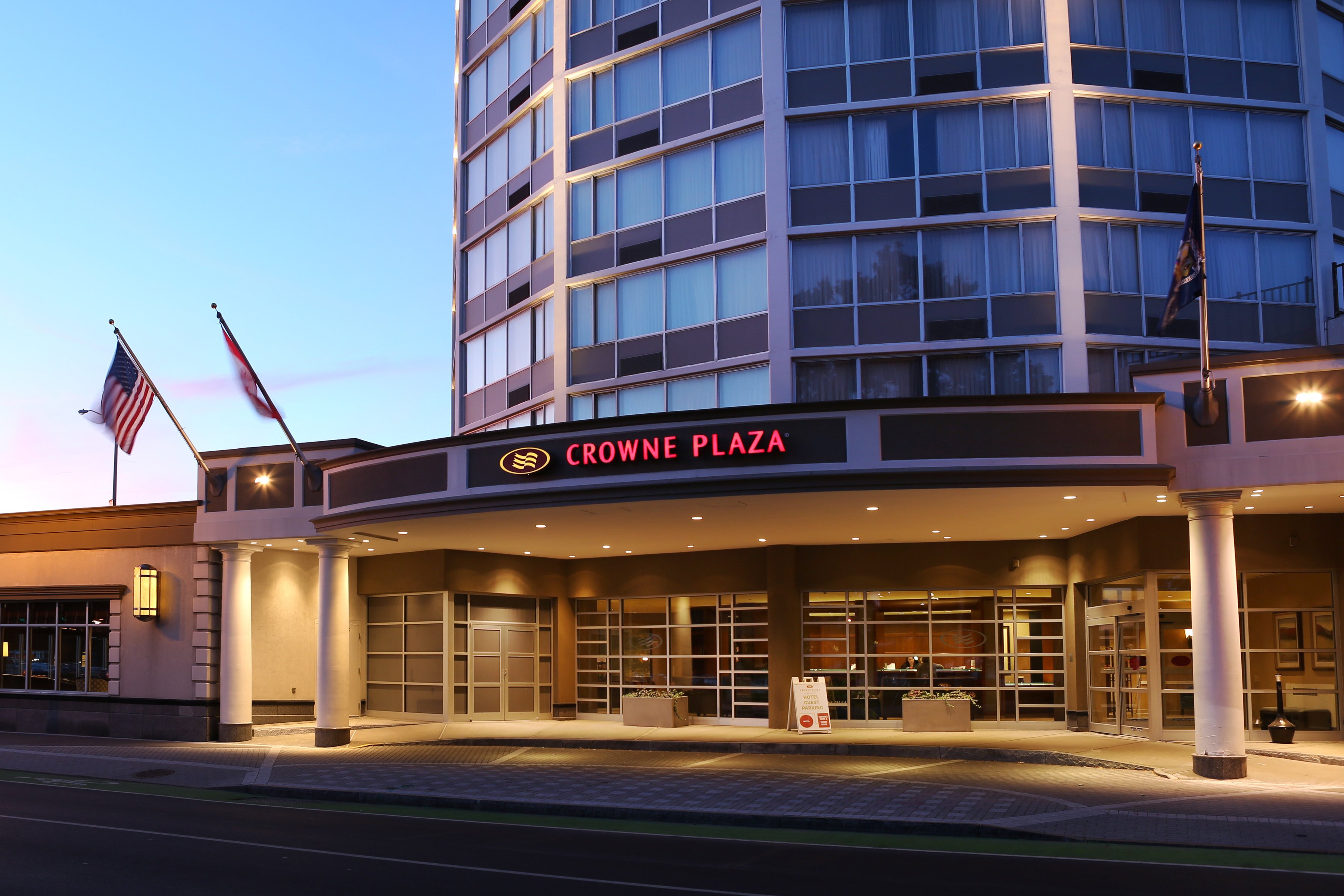 Crowne Plaza Kansas City Downtown, an IHG Hotel Reviews, Deals & Photos  2024 - Expedia