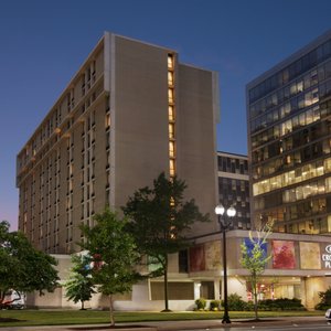 Our hotel is located in the heart of vibrant Crystal City.