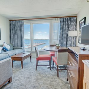 Wyndham Inn on the Harbor Bd Living