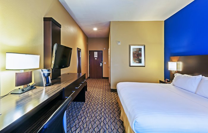 HOLIDAY INN EXPRESS & SUITES HOUSTON-DWTN CONV CTR, AN IHG HOTEL - Now ...