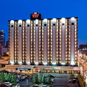 Chicago West Loop Hotel Exterior with balconies