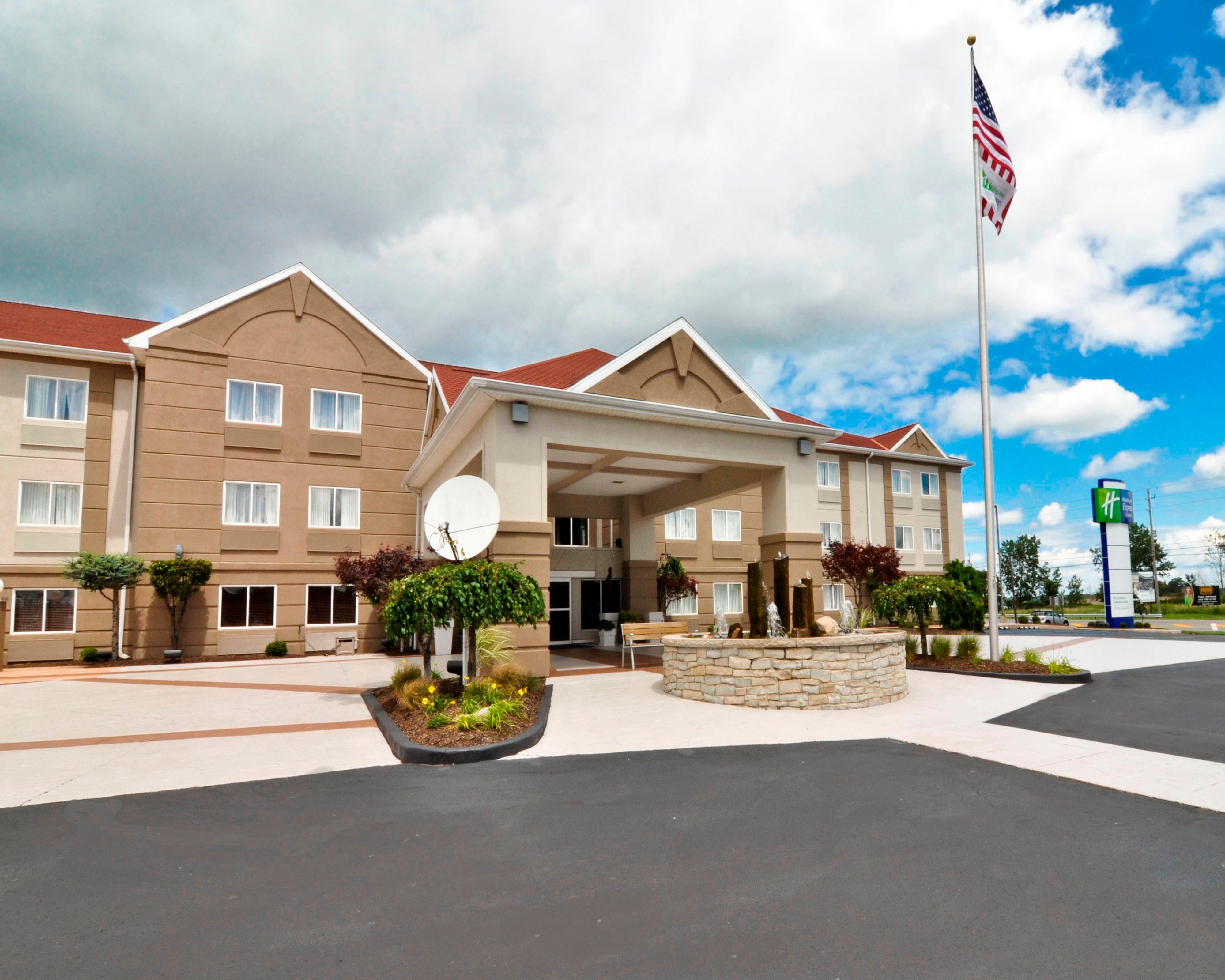 HOLIDAY INN EXPRESS SUITES PORT CLINTON CATAWBA ISLAND AN IHG