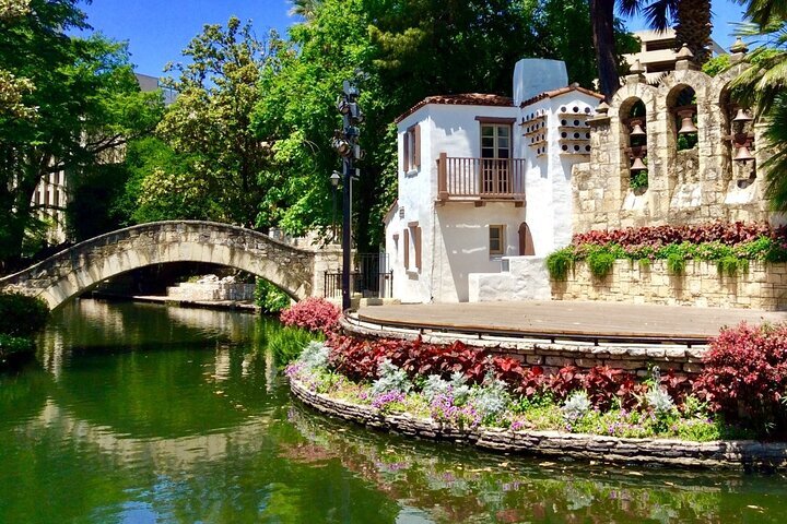 2024 San Antonio Walking Tour Along The San Antonio Riverwalk And   Caption 