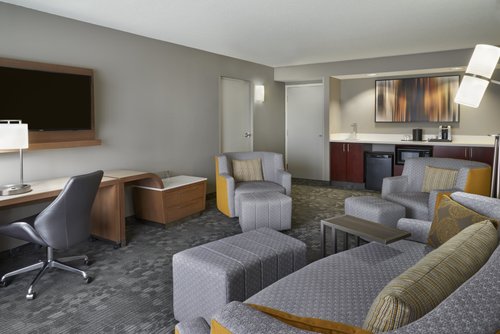 Courtyard by Marriott Toronto Airport - UPDATED 2023 Prices, Reviews ...