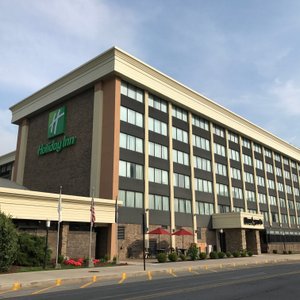 Best hotel to stay in the heart of the business district.