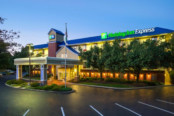 Holiday Inn Express & Suites King Of Prussia - Hotel Reviews & Photos