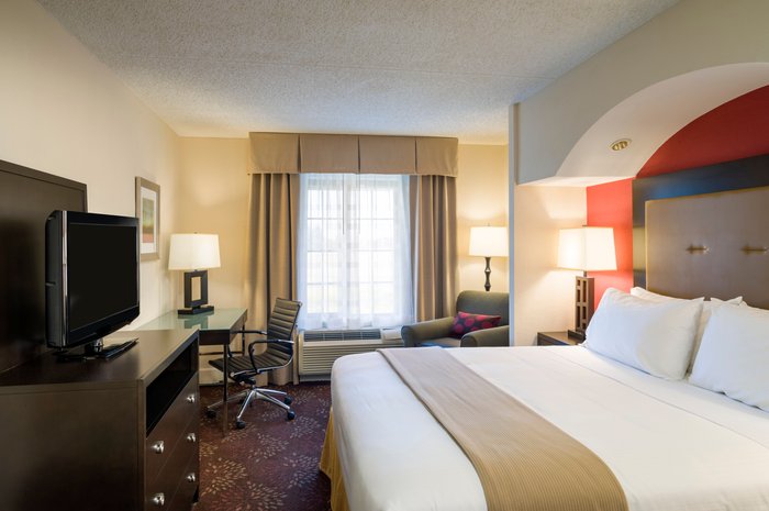 Holiday Inn Express & Suites King Of Prussia - Hotel Reviews & Photos