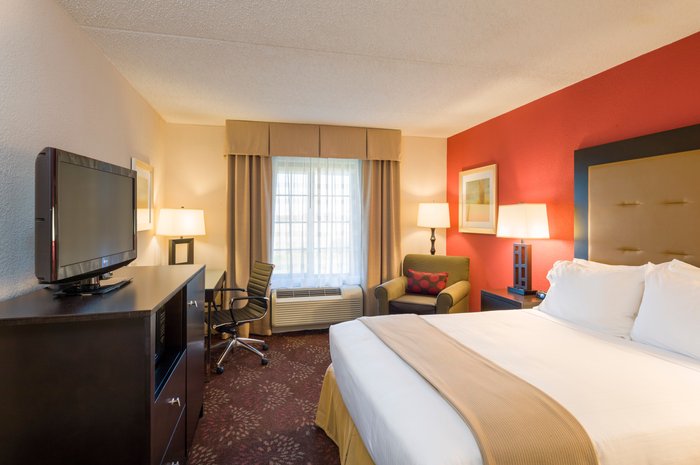 Holiday Inn Express & Suites King Of Prussia - Hotel Reviews & Photos