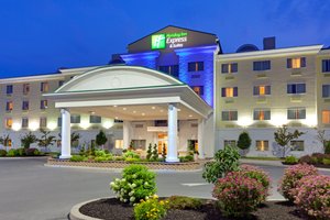 Holiday Inn Express & Suites Watertown-Thousand Islands in Watertown