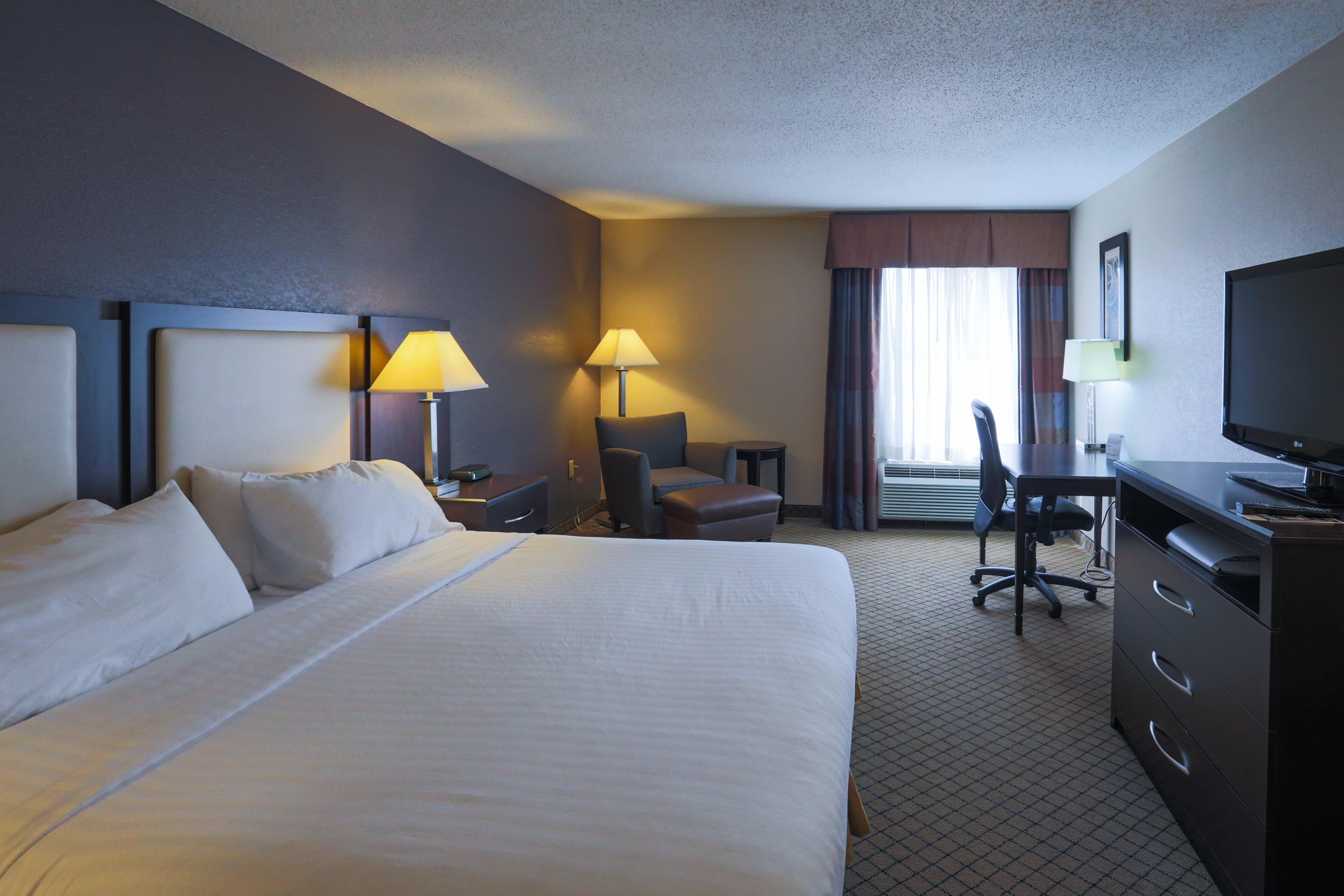 HOLIDAY INN EXPRESS & SUITES BLYTHEWOOD, AN IHG HOTEL $118 ($̶1̶3̶1̶ ...