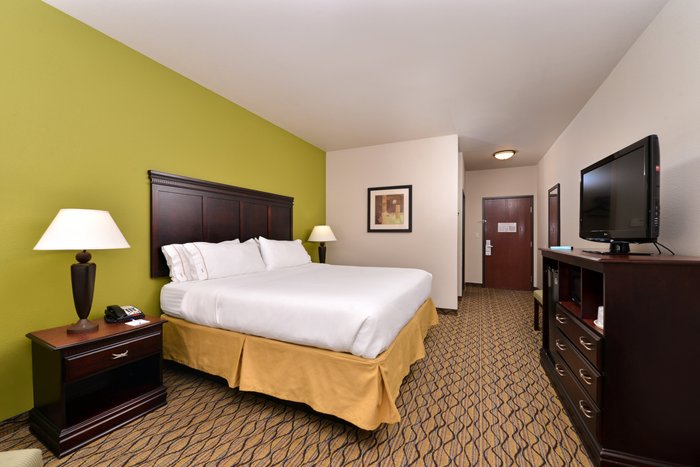 HOLIDAY INN EXPRESS & SUITES SHERMAN HWY 75, AN IHG HOTEL $144 ...