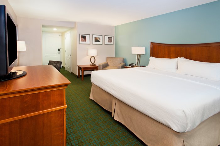 HOLIDAY INN BRUNSWICK I-95 (EXIT 38), AN IHG HOTEL $128 ($̶1̶7̶4̶ ...