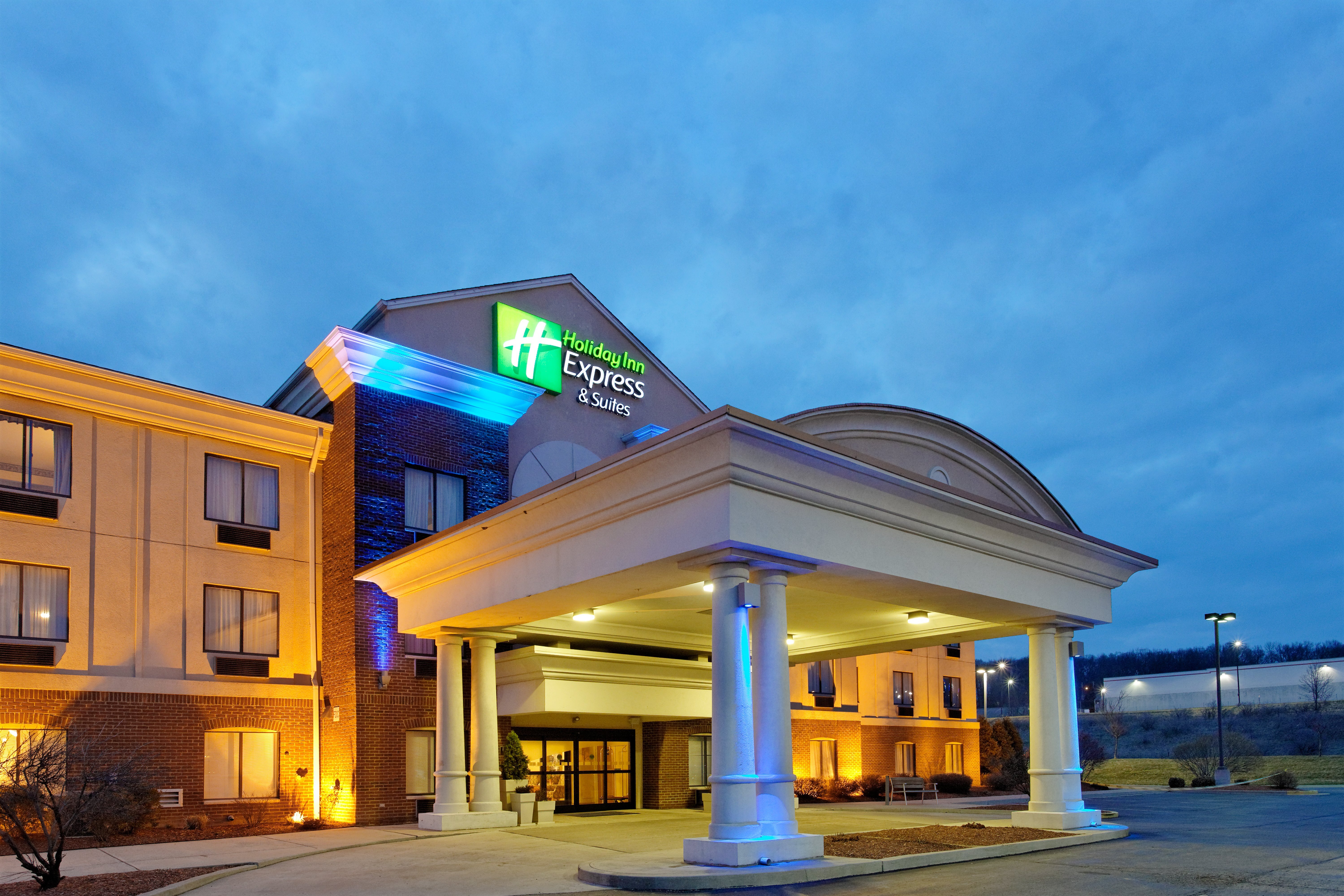 HOLIDAY INN EXPRESS & SUITES LANCASTER, AN IHG HOTEL $132 ($̶1̶4̶4̶ ...