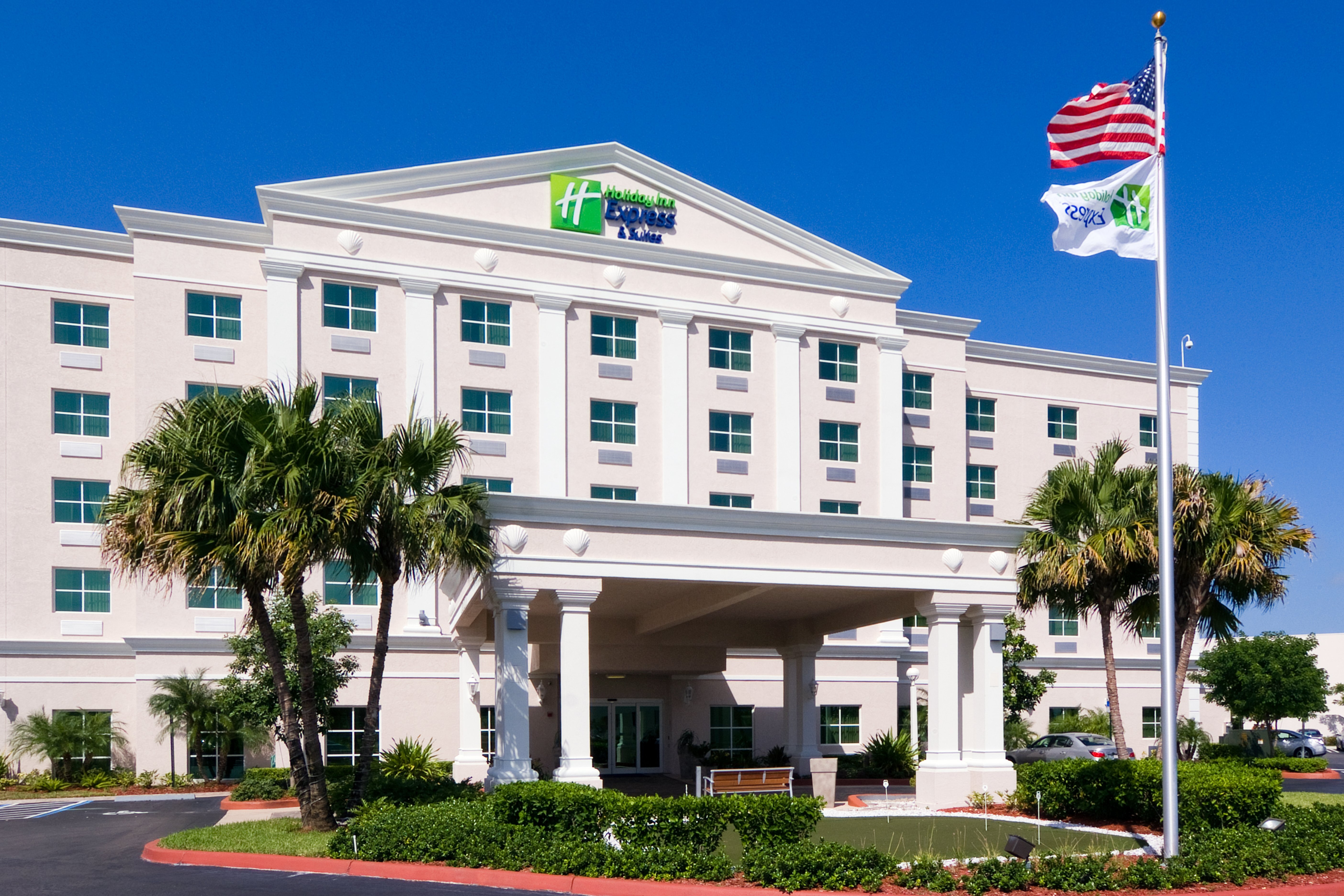 HOLIDAY INN EXPRESS & SUITES MIAMI-KENDALL, AN IHG HOTEL $110 ($̶1̶3̶9̶ ...