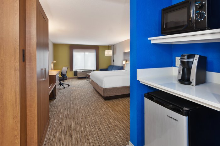 Holiday Inn Express Chesapeake - Norfolk, an IHG Hotel - hotel rooms