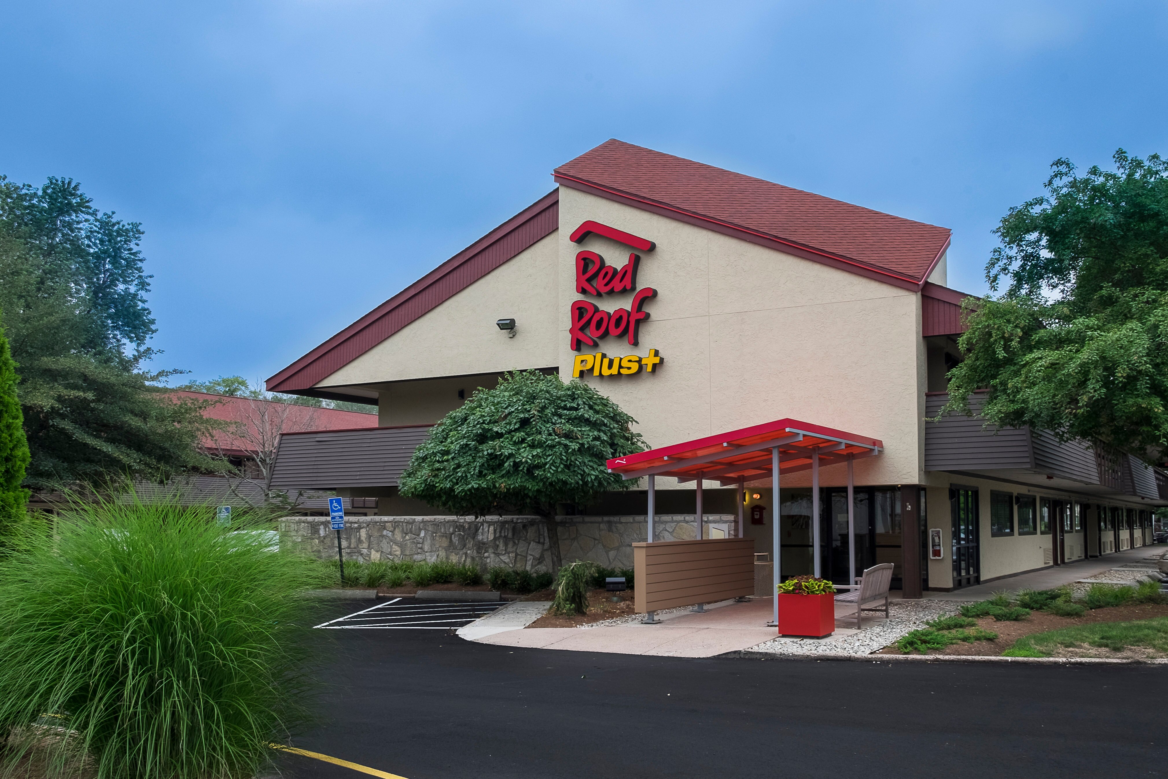 RED ROOF PLUS WEST SPRINGFIELD 76 1 0 0 Prices Hotel