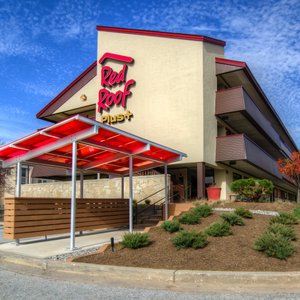 Red Roof PLUS+ Baltimore - Washington DC/BWI Airport in Linthicum Heights