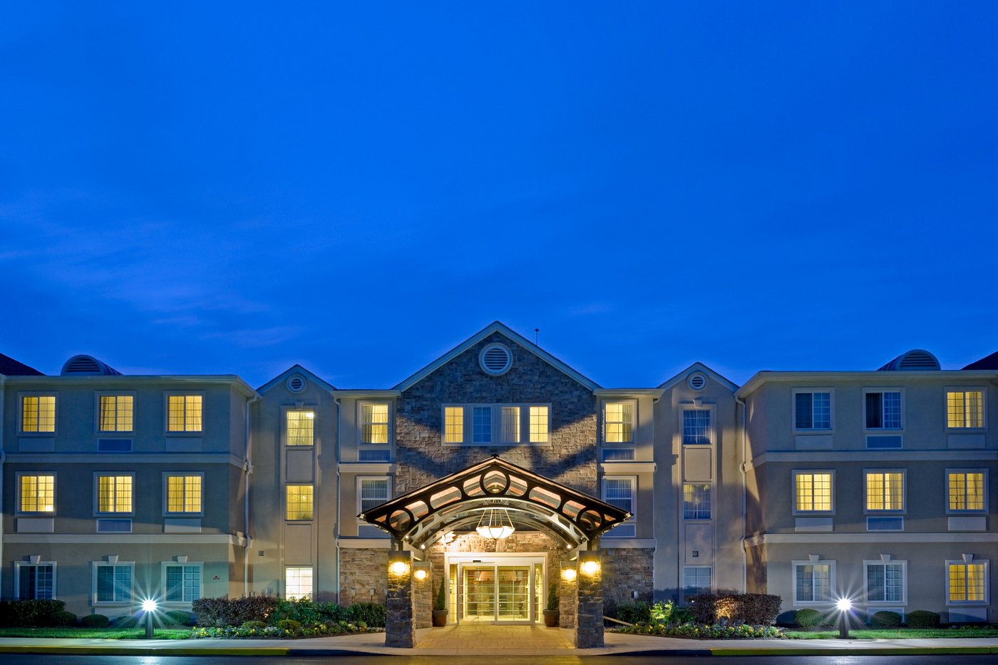 STAYBRIDGE SUITES PHILADELPHIAMT. LAUREL, AN IHG HOTEL 127 (̶1̶6̶8̶