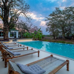 Swimming Pool with Jacuzzi 