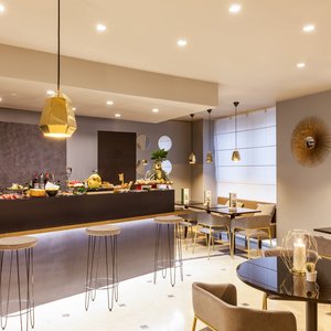 Bar and Lounge