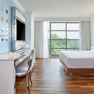 King Guest Room With Balcony