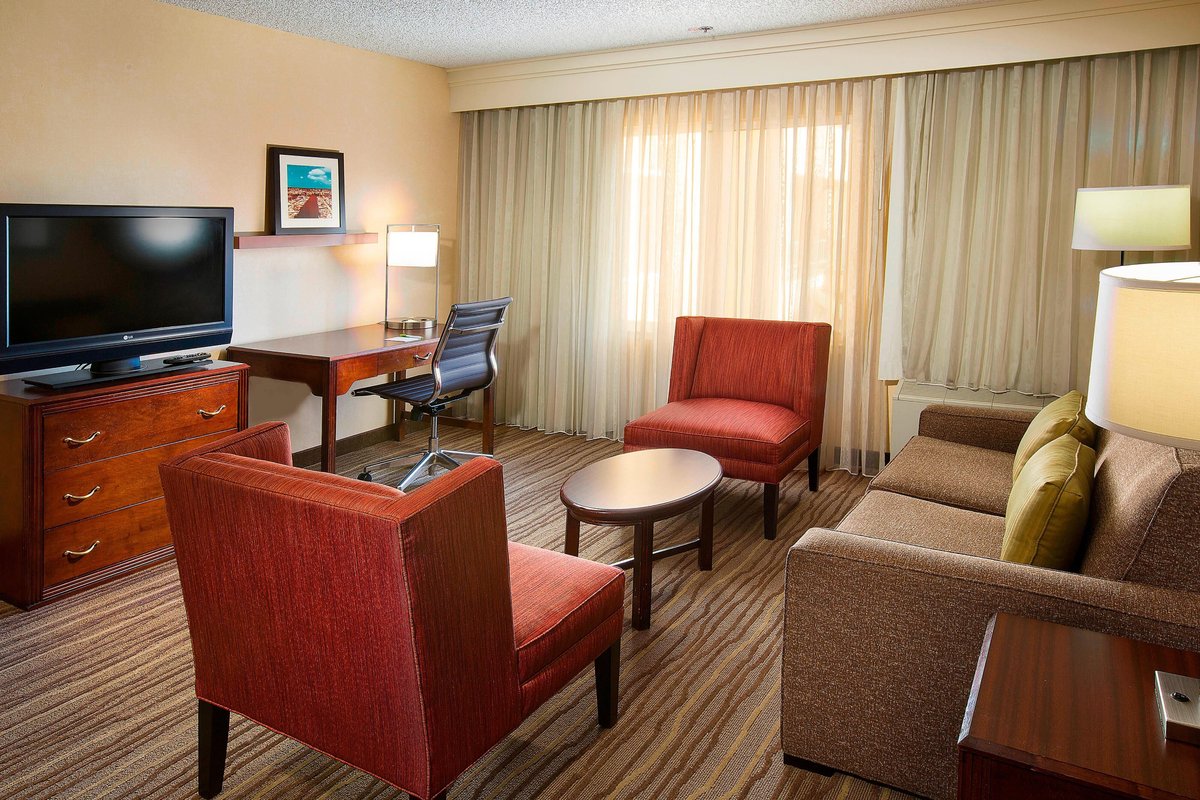 Courtyard Seattle North / Lynnwood Everett Rooms: Pictures & Reviews ...