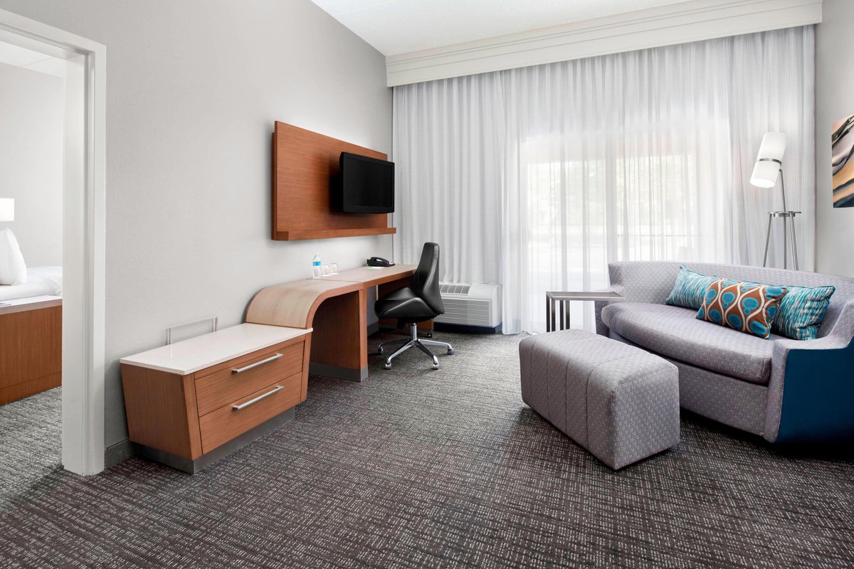 Courtyard by Marriott Bowling Green Convention Center Rooms: Pictures ...