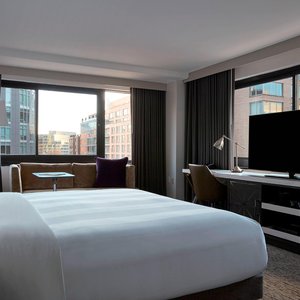 Deluxe Corner King Guest Room
