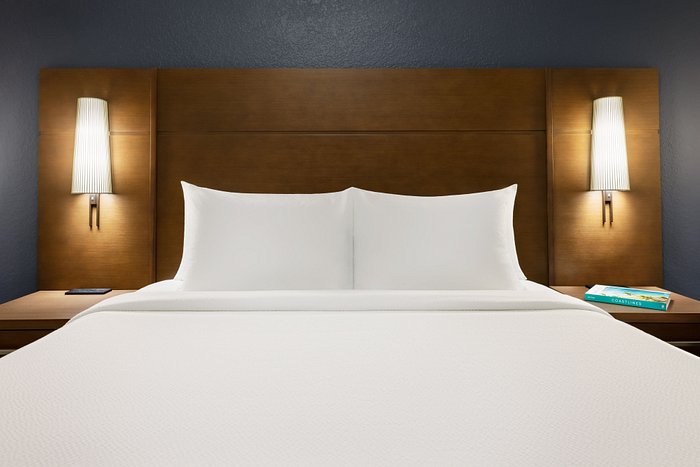 Buy Luxury Hotel Bedding from Marriott Hotels - Ice Ball Press