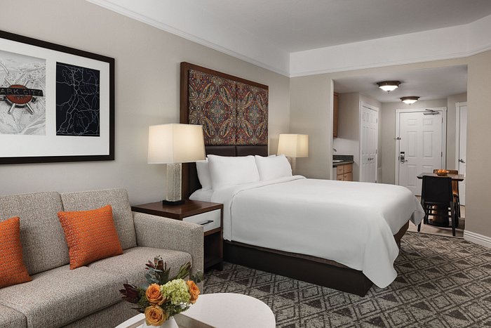 Huge guestroom with King bed - Picture of JW Marriott Las Vegas Resort &  Spa - Tripadvisor