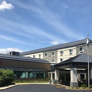 The Fresh, New Look of the Holiday Inn & Suites - Carol Stream