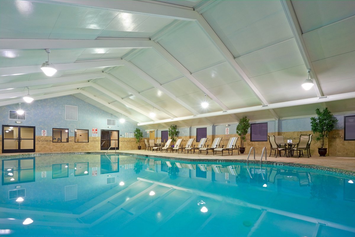Holiday Inn South Plainfield-Piscataway, an IHG Hotel Pool Pictures