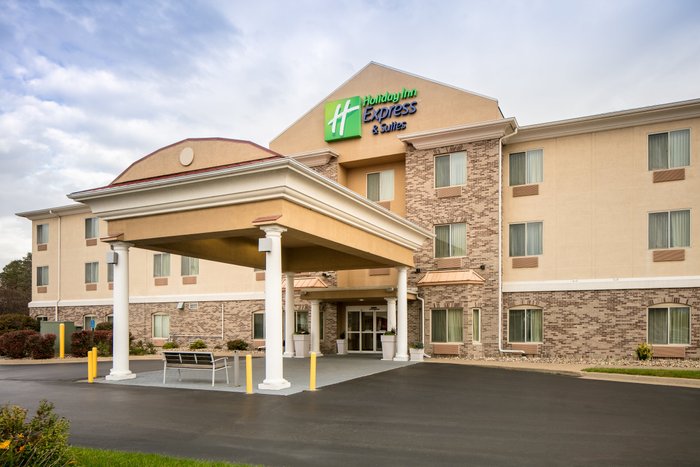 HOLIDAY INN EXPRESS & SUITES CLINTON $127 ($̶1̶4̶2̶) - Prices & Hotel ...