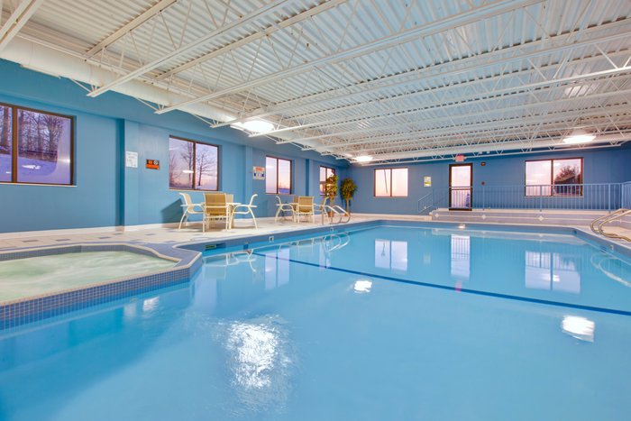 Holiday Inn Express Sault Ste. Marie, an IHG Hotel Pool Pictures ...