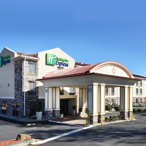 Newly renovated! Perfect place for your trip to Stone Mountain.